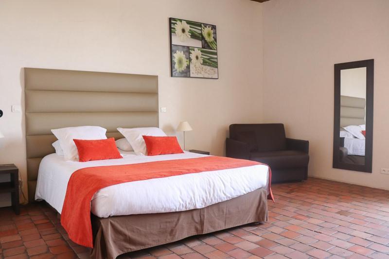 Domaine Du Normandoux, The Originals Relais Hotel Terce Exterior photo